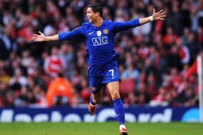 曼联在主场迎来关键胜利，积分榜前列稳固