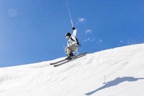 冠军球队球迷自发庆祝活动秩序良好获赞，球队获得冠军的祝贺词